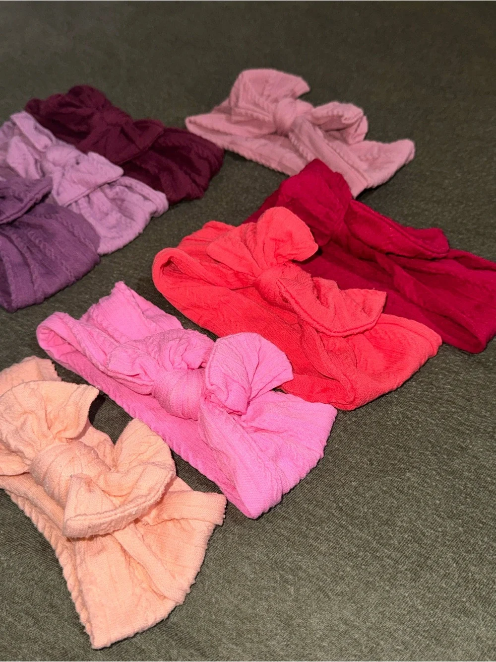 Cable knit (10) bows - purples and pinks/reds USED